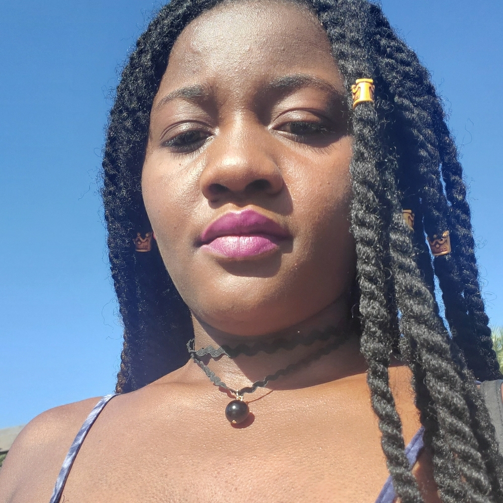 Meet your Posher, Yvena